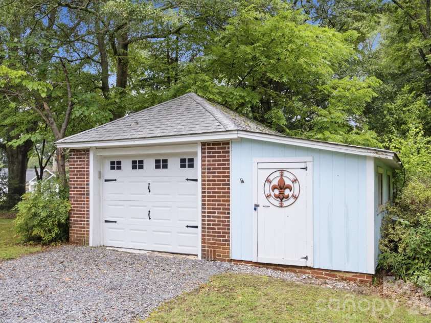 105 Maple Street, Dallas, NC 28034.  MLS# CAR4411157, YatesRealty ID 44860. 