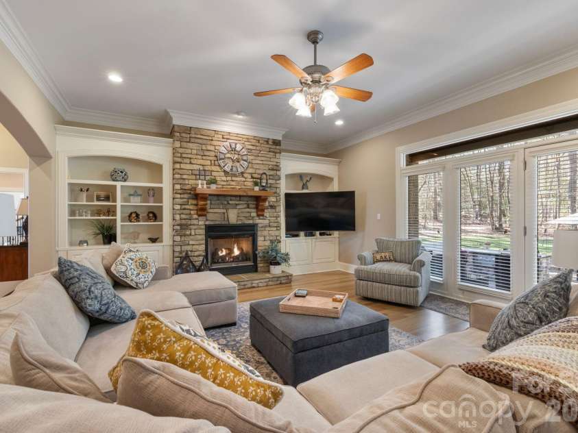 2379 Metcalf Drive, Sherrills Ford, NC 28673.  MLS# CAR4415302, YatesRealty ID 44861. 