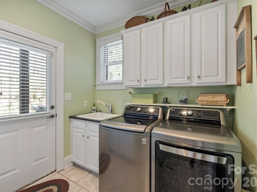 2379 Metcalf Drive, Sherrills Ford, NC 28673.  MLS# CAR4415302, YatesRealty ID 44861. 