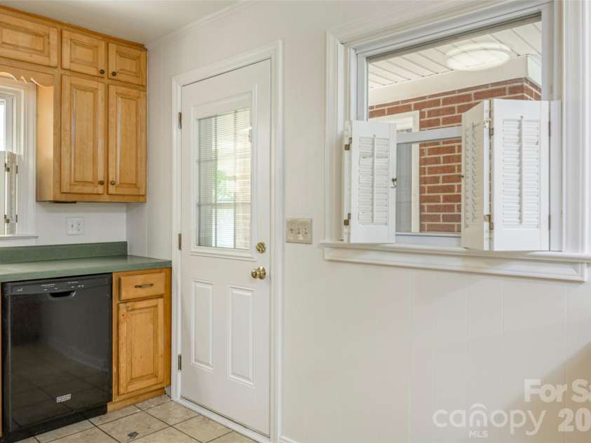 32 Kathy Drive, Waynesville, NC 28786.  MLS# CAR4411160, YatesRealty ID 44862. 