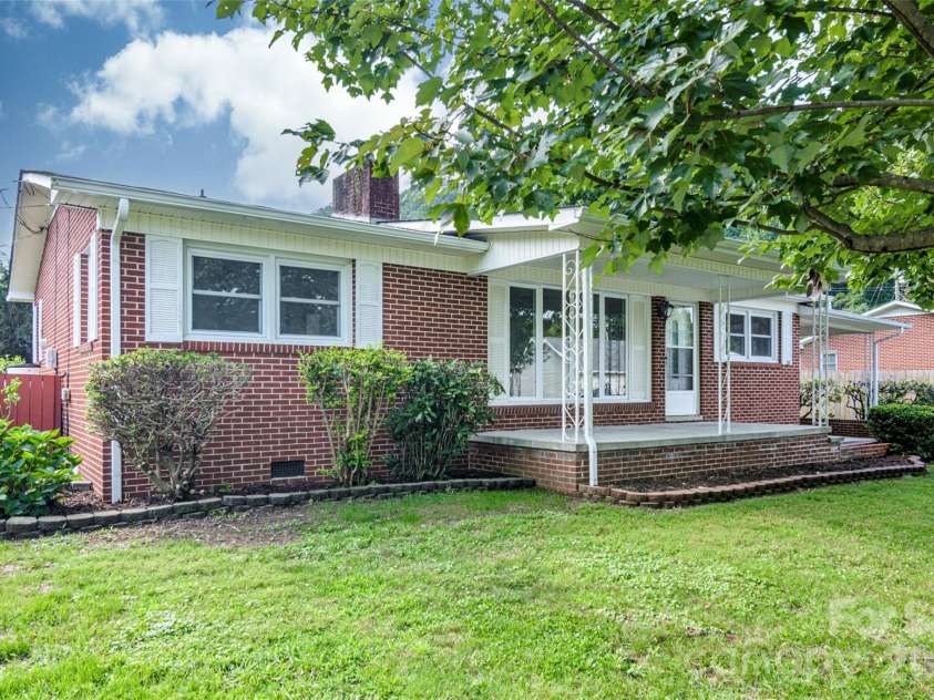 32 Kathy Drive, Waynesville, NC 28786.  MLS# CAR4411160, YatesRealty ID 44862. Front