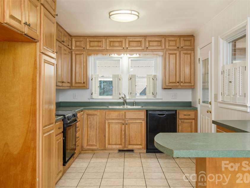 32 Kathy Drive, Waynesville, NC 28786.  MLS# CAR4411160, YatesRealty ID 44862. Kitchen