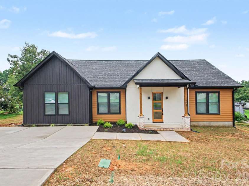 504 24th Street, Kannapolis, NC 28083.  MLS# CAR4415212, YatesRealty ID 44863. 