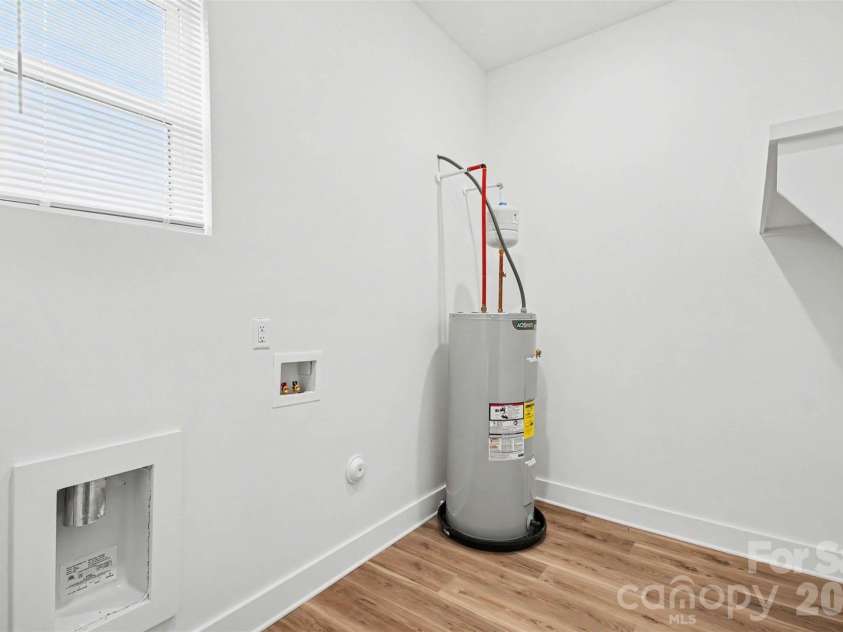 504 24th Street, Kannapolis, NC 28083.  MLS# CAR4415212, YatesRealty ID 44863. Laundry room