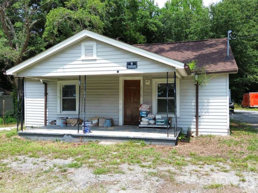 2518 Crescent Lane, Gastonia, NC 28052.  MLS# CAR4414760, YatesRealty ID 44864. 
