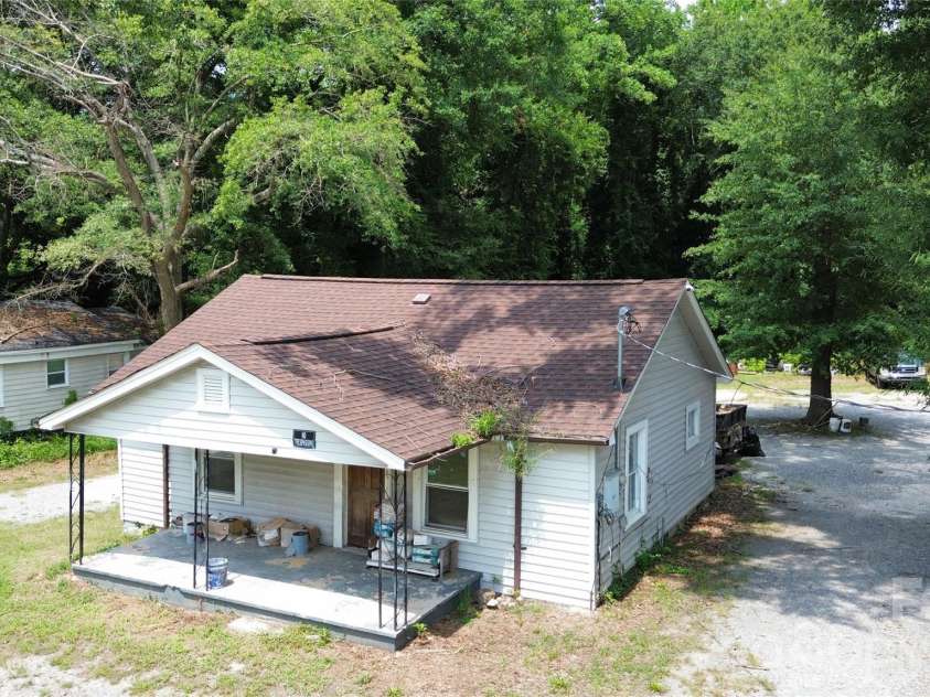 2518 Crescent Lane, Gastonia, NC 28052.  MLS# CAR4414760, YatesRealty ID 44864. 