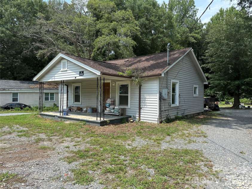 2518 Crescent Lane, Gastonia, NC 28052.  MLS# CAR4414760, YatesRealty ID 44864. 