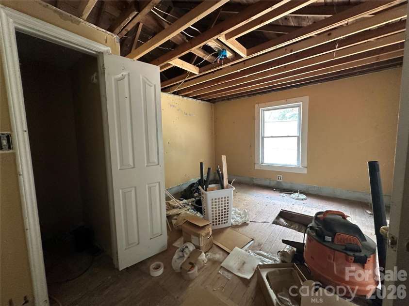 2518 Crescent Lane, Gastonia, NC 28052.  MLS# CAR4414760, YatesRealty ID 44864. 