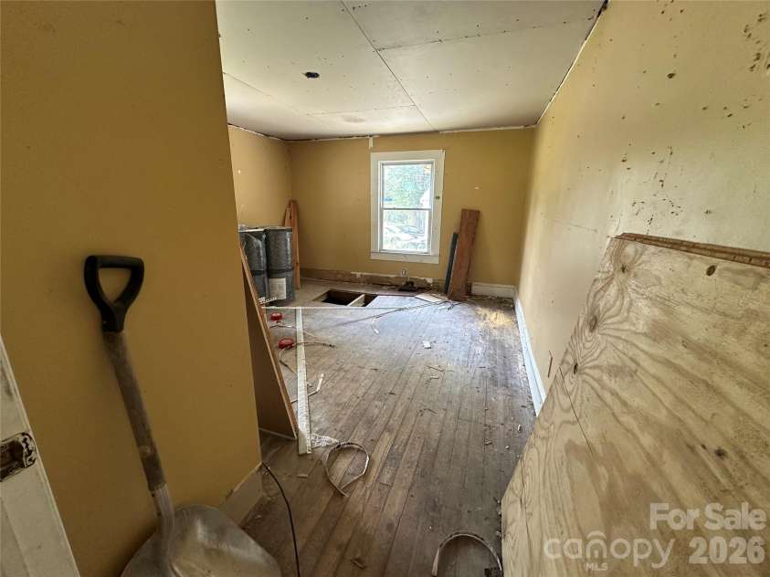 2518 Crescent Lane, Gastonia, NC 28052.  MLS# CAR4414760, YatesRealty ID 44864. 