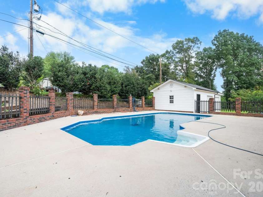 1316 Oak Canopy Road, Lincolnton, NC 28092.  MLS# CAR4415317, YatesRealty ID 44866. 