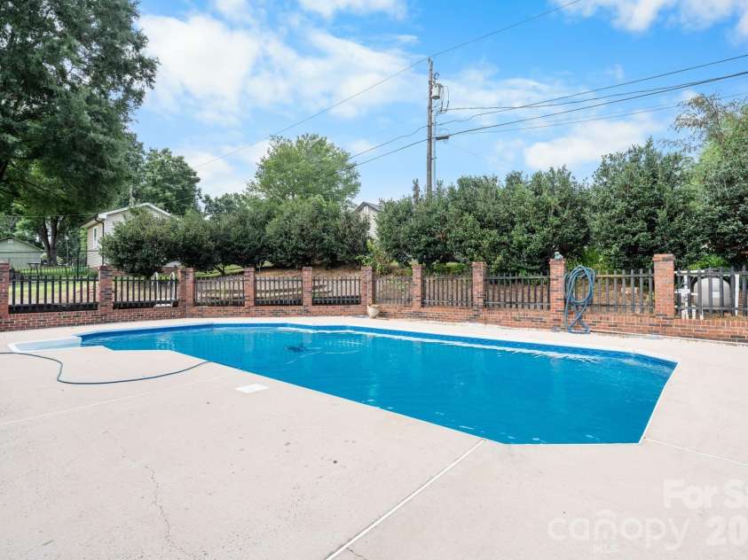 1316 Oak Canopy Road, Lincolnton, NC 28092.  MLS# CAR4415317, YatesRealty ID 44866. 