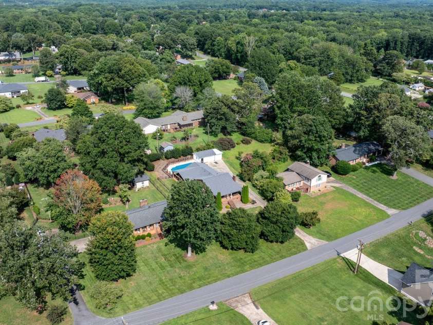 1316 Oak Canopy Road, Lincolnton, NC 28092.  MLS# CAR4415317, YatesRealty ID 44866. 