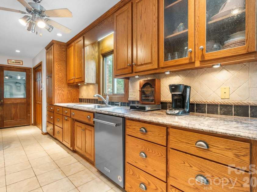 1316 Oak Canopy Road, Lincolnton, NC 28092.  MLS# CAR4415317, YatesRealty ID 44866. Beautifully designed bubble glass doors