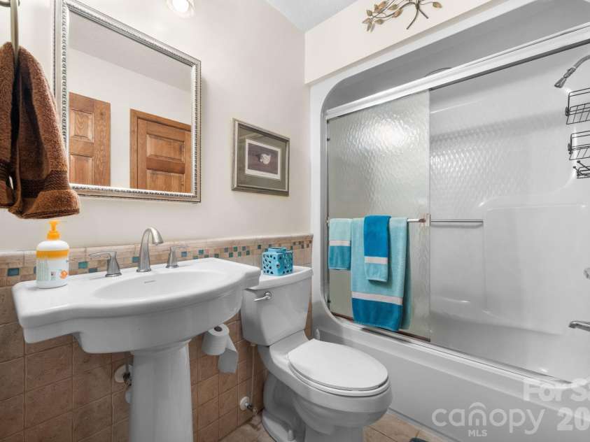 1316 Oak Canopy Road, Lincolnton, NC 28092.  MLS# CAR4415317, YatesRealty ID 44866. Guest bath