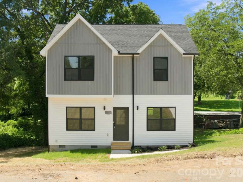 1851 Hilltop Circle, Gastonia, NC 28054.  MLS# CAR4415320, YatesRealty ID 44867. 