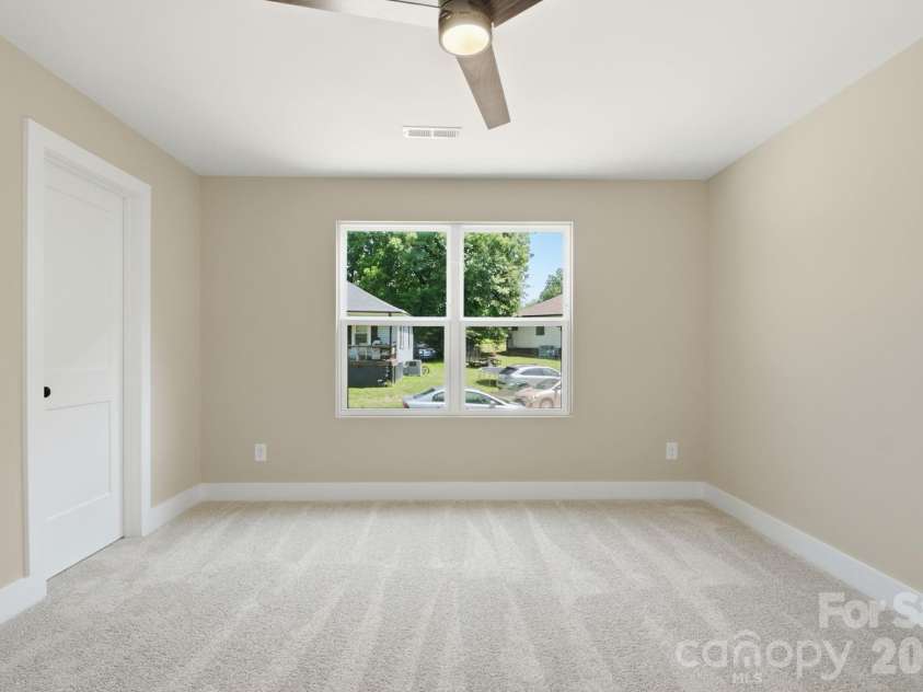 1851 Hilltop Circle, Gastonia, NC 28054.  MLS# CAR4415320, YatesRealty ID 44867. 