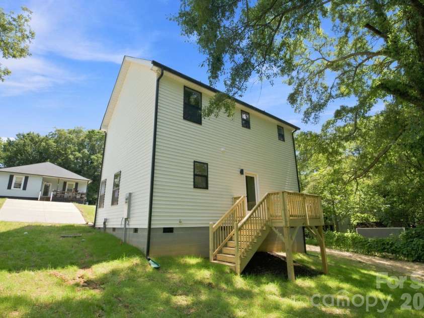 1851 Hilltop Circle, Gastonia, NC 28054.  MLS# CAR4415320, YatesRealty ID 44867. 