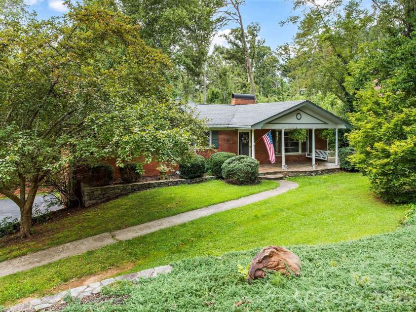 48 Faircrest Road, Asheville, NC 28804.  MLS# CAR4415306, YatesRealty ID 44868. 