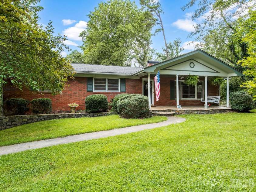 48 Faircrest Road, Asheville, NC 28804.  MLS# CAR4415306, YatesRealty ID 44868. 