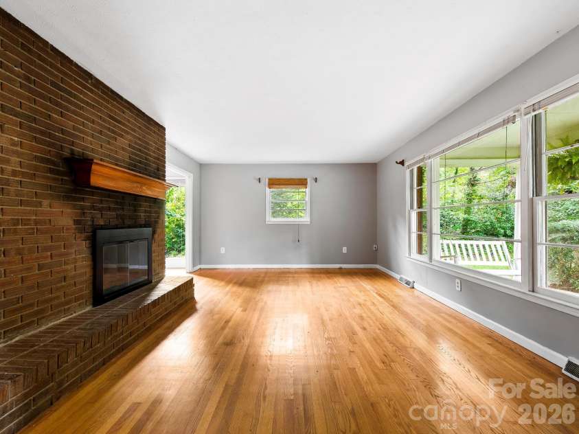 48 Faircrest Road, Asheville, NC 28804.  MLS# CAR4415306, YatesRealty ID 44868. 