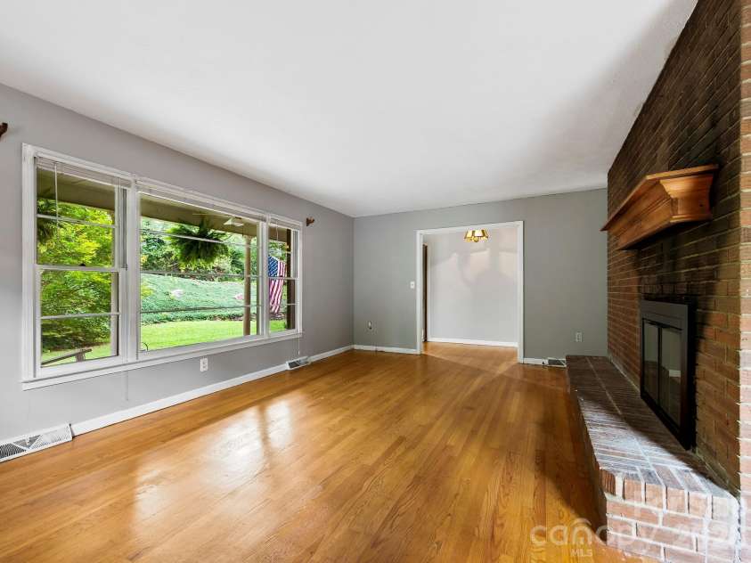 48 Faircrest Road, Asheville, NC 28804.  MLS# CAR4415306, YatesRealty ID 44868. 