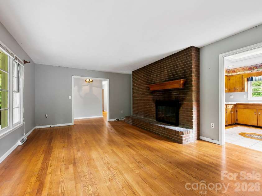 48 Faircrest Road, Asheville, NC 28804.  MLS# CAR4415306, YatesRealty ID 44868. 