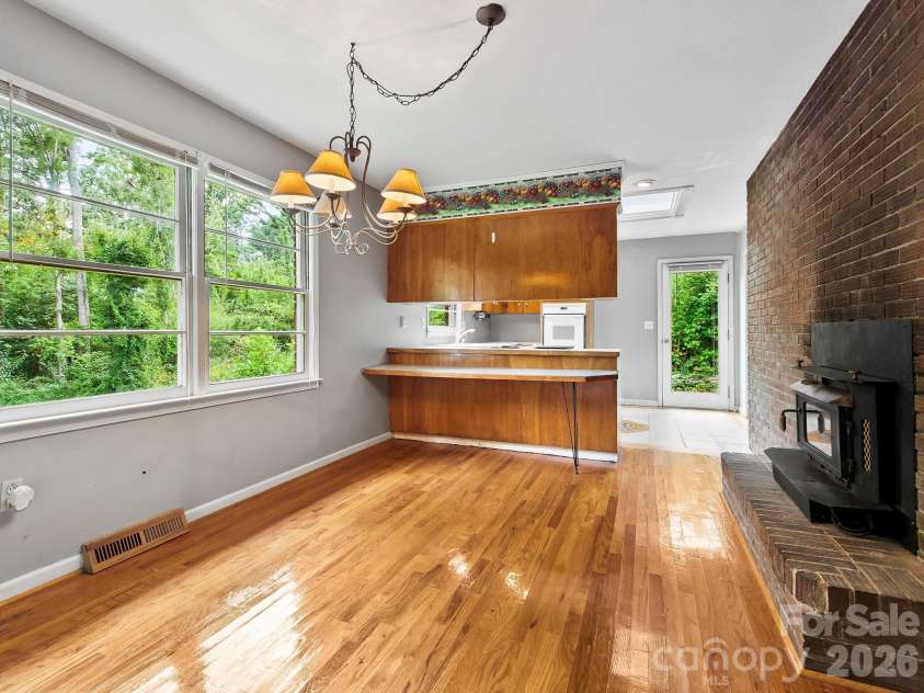 48 Faircrest Road, Asheville, NC 28804.  MLS# CAR4415306, YatesRealty ID 44868. 