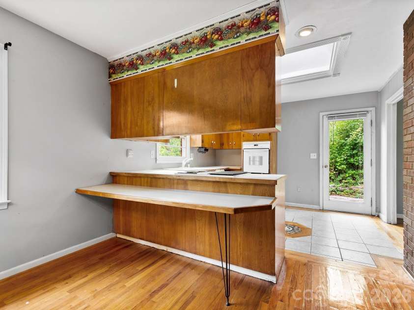48 Faircrest Road, Asheville, NC 28804.  MLS# CAR4415306, YatesRealty ID 44868. 