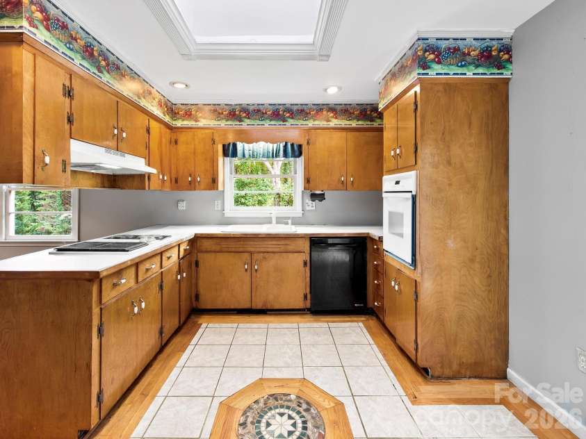48 Faircrest Road, Asheville, NC 28804.  MLS# CAR4415306, YatesRealty ID 44868. 