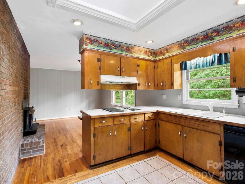 48 Faircrest Road, Asheville, NC 28804.  MLS# CAR4415306, YatesRealty ID 44868. 