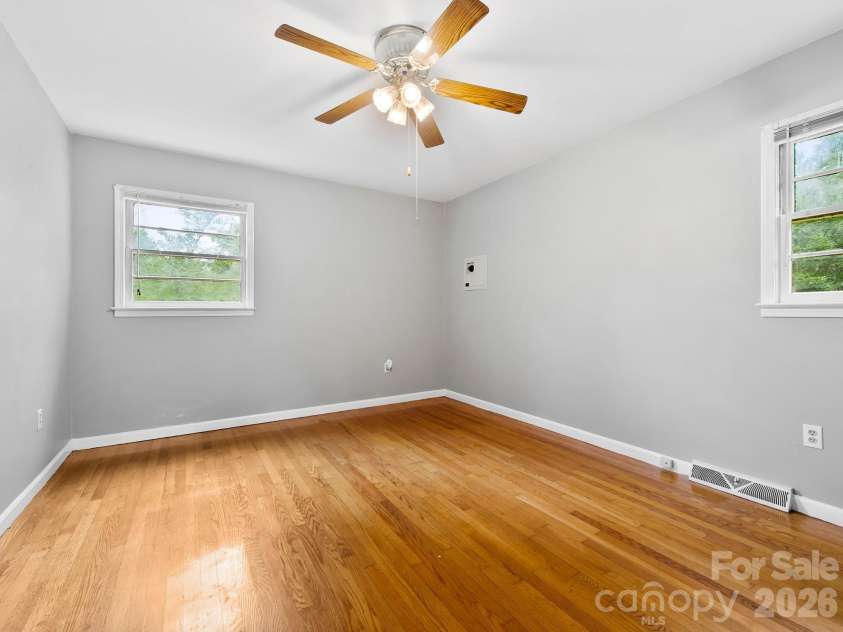 48 Faircrest Road, Asheville, NC 28804.  MLS# CAR4415306, YatesRealty ID 44868. 
