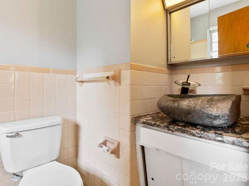 48 Faircrest Road, Asheville, NC 28804.  MLS# CAR4415306, YatesRealty ID 44868. 