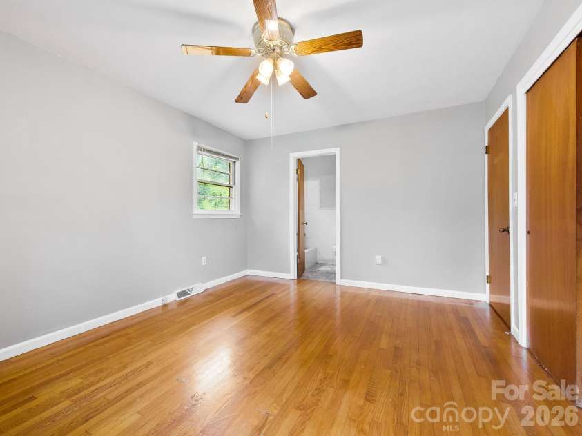 48 Faircrest Road, Asheville, NC 28804.  MLS# CAR4415306, YatesRealty ID 44868. 