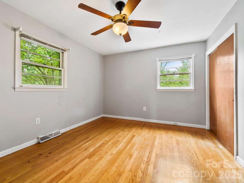 48 Faircrest Road, Asheville, NC 28804.  MLS# CAR4415306, YatesRealty ID 44868. 