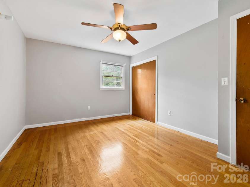 48 Faircrest Road, Asheville, NC 28804.  MLS# CAR4415306, YatesRealty ID 44868. 