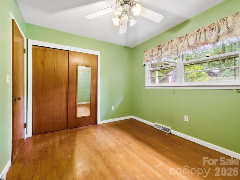 48 Faircrest Road, Asheville, NC 28804.  MLS# CAR4415306, YatesRealty ID 44868. 
