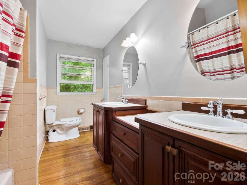 48 Faircrest Road, Asheville, NC 28804.  MLS# CAR4415306, YatesRealty ID 44868. 