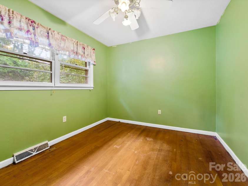 48 Faircrest Road, Asheville, NC 28804.  MLS# CAR4415306, YatesRealty ID 44868. 