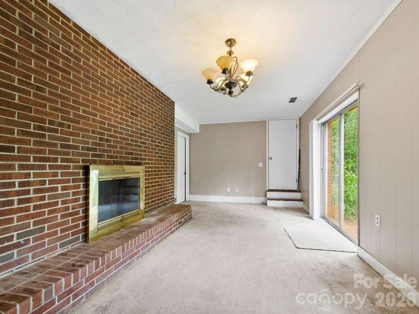 48 Faircrest Road, Asheville, NC 28804.  MLS# CAR4415306, YatesRealty ID 44868. 