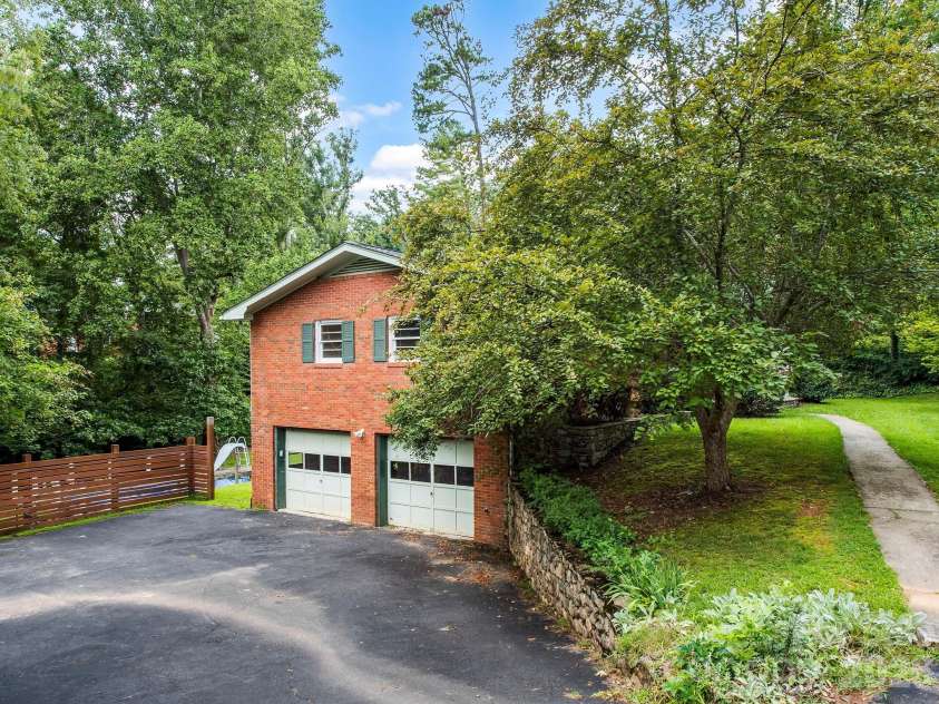48 Faircrest Road, Asheville, NC 28804.  MLS# CAR4415306, YatesRealty ID 44868. 