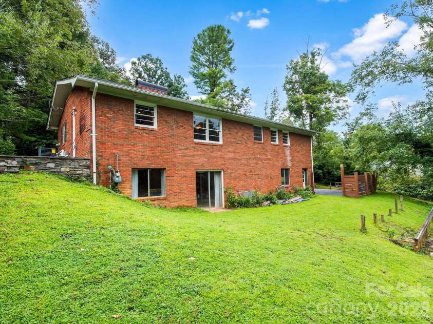 48 Faircrest Road, Asheville, NC 28804.  MLS# CAR4415306, YatesRealty ID 44868. 