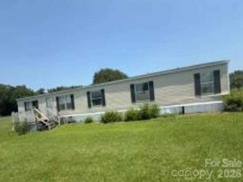 887 Stephens Road, Lumberton, NC 28358.  MLS# CAR4407123, YatesRealty ID 44869. 