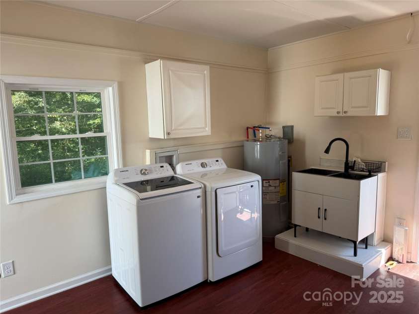 2611 Bobwhite Circle, Wingate, NC 28174.  MLS# CAR4299855, YatesRealty ID 4487. Oversized Laundry/Mudroom Room