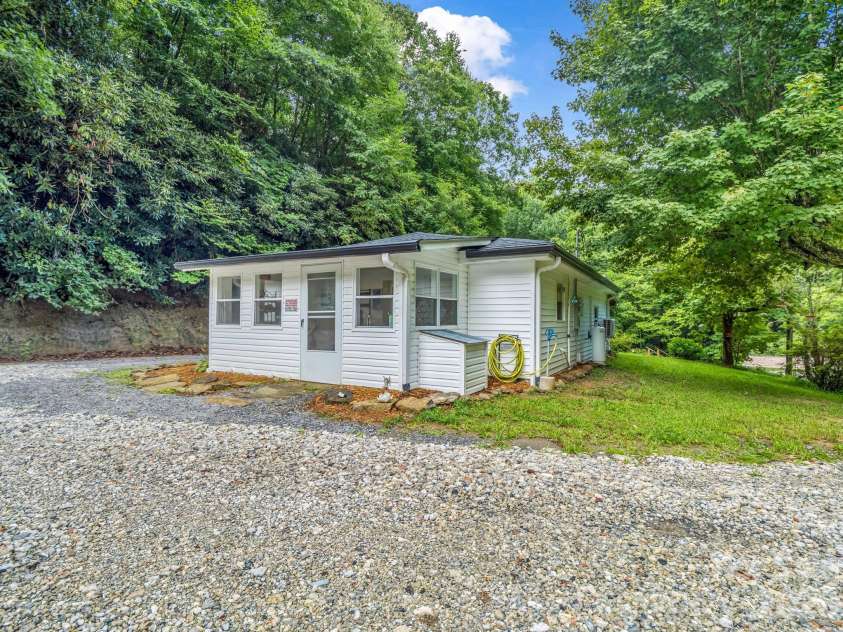 60 Owenby Cove Road, Fairview, NC 28730.  MLS# CAR4408666, YatesRealty ID 44874. 
