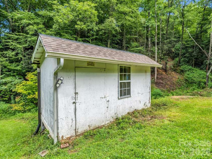 60 Owenby Cove Road, Fairview, NC 28730.  MLS# CAR4408666, YatesRealty ID 44874. 
