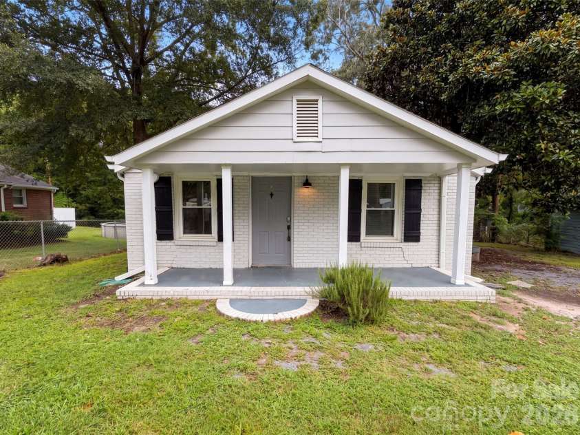 1017 White Lane, Gastonia, NC 28052.  MLS# CAR4415334, YatesRealty ID 44875. 