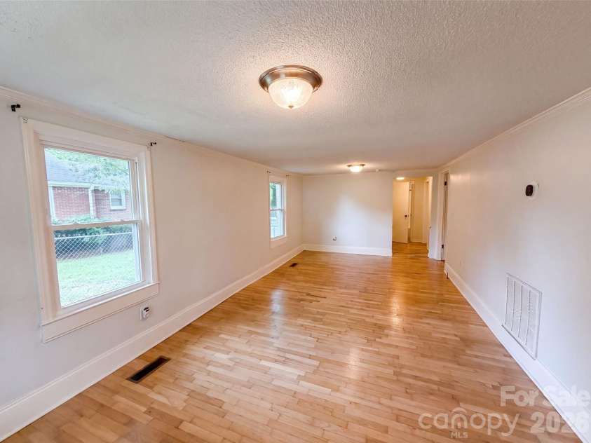 1017 White Lane, Gastonia, NC 28052.  MLS# CAR4415334, YatesRealty ID 44875. 