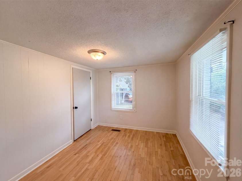 1017 White Lane, Gastonia, NC 28052.  MLS# CAR4415334, YatesRealty ID 44875. 