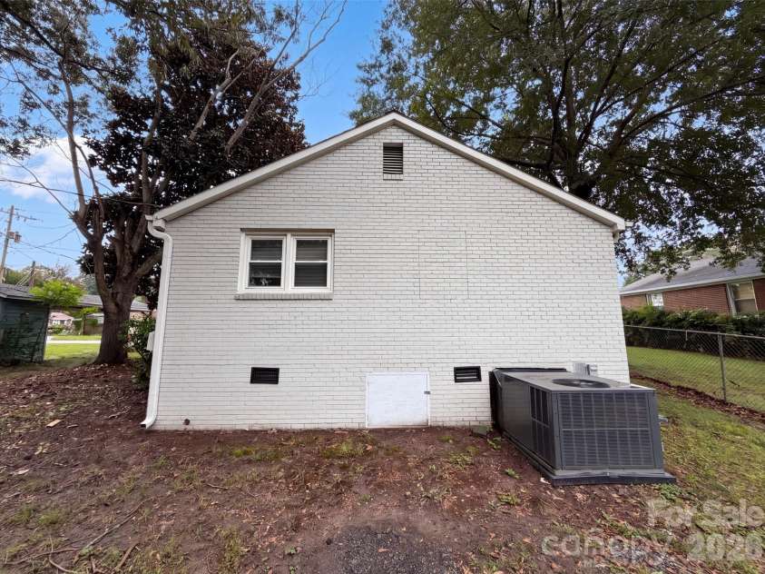 1017 White Lane, Gastonia, NC 28052.  MLS# CAR4415334, YatesRealty ID 44875. 