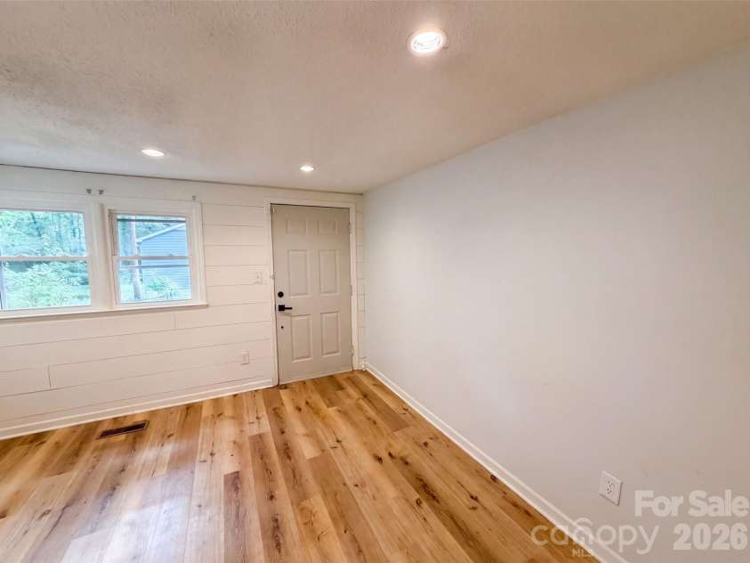 1017 White Lane, Gastonia, NC 28052.  MLS# CAR4415334, YatesRealty ID 44875. 